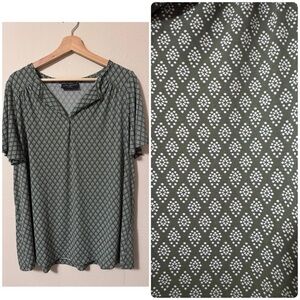 Lane Bryant womans sage green blouse with diamond pattern Size 14/16